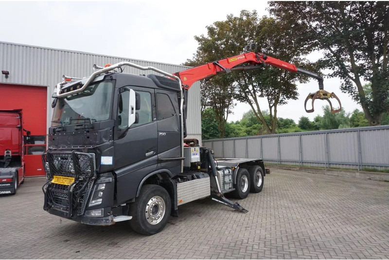 Volvo FH16-750 / ENGINE RUNNING / 6x4 / RETARDER / BIG AXLE / VEB+ / PALFINGER FD250 / EURO-6 / 2016 - משאית עץ, משאית מנוף: תמונה 1 Volvo FH16-750 / ENGINE RUNNING / 6x4 / RETARDER / BIG AXLE / VEB+ / PALFINGER FD250 / EURO-6 / 2016 - משאית עץ, משאית מנוף: תמונה 1