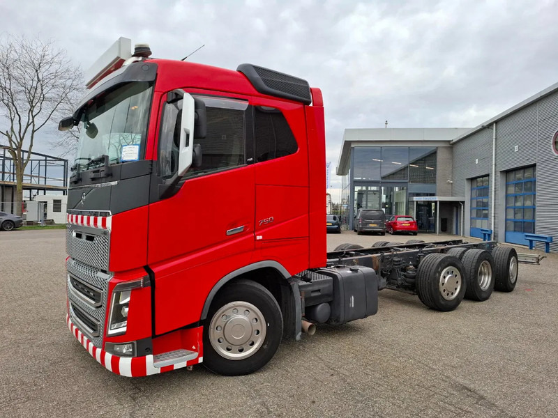 Volvo FH16-750 / VEB+ / ONLY:349761 KM / 9TON FRONT AXLE / INLINER / TECHNICAL 60TON / FULL-AIR / AUTOMATIC / EURO-6 / 2016 - משאית עם שלדת תא: תמונה 1 Volvo FH16-750 / VEB+ / ONLY:349761 KM / 9TON FRONT AXLE / INLINER / TECHNICAL 60TON / FULL-AIR / AUTOMATIC / EURO-6 / 2016 - משאית עם שלדת תא: תמונה 1