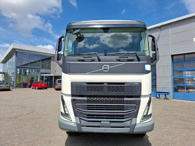 Volvo FH5-500 / 6X4 / RETARDER / HYDRAULICS / ONLY:46190 KM / BIG AXLE / VEB+ / ACC / LWDS / TOP CONDITION / AUTOMATIC / EURO-6 / 2023 - יחידת טרקטור: תמונה 5 Volvo FH5-500 / 6X4 / RETARDER / HYDRAULICS / ONLY:46190 KM / BIG AXLE / VEB+ / ACC / LWDS / TOP CONDITION / AUTOMATIC / EURO-6 / 2023 - יחידת טרקטור: תמונה 5