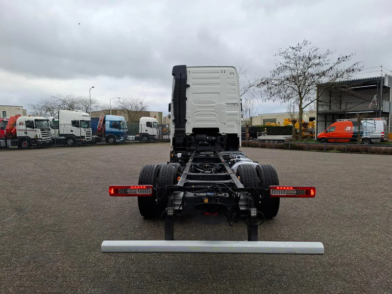 Volvo FH5-500 / XL / VEB+ / I-SAVE / I-PARKCOOL / ONLY:175784 KM / GERMAN TRUCK / FULL-AIR / WB:490 / ALCOA / LEATHER / 2023 - משאית עם שלדת תא: תמונה 4 Volvo FH5-500 / XL / VEB+ / I-SAVE / I-PARKCOOL / ONLY:175784 KM / GERMAN TRUCK / FULL-AIR / WB:490 / ALCOA / LEATHER / 2023 - משאית עם שלדת תא: תמונה 4