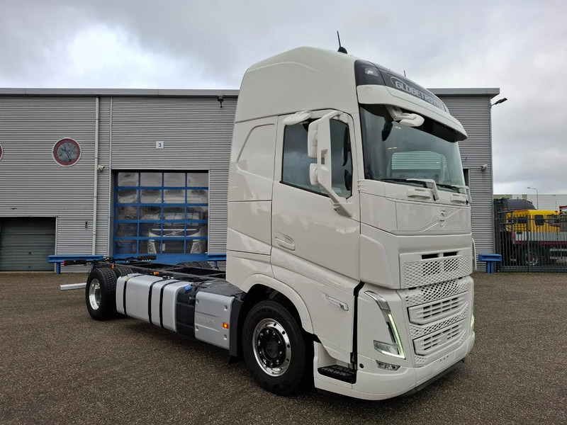 Volvo FH5-500 / XL / VEB+ / I-SAVE / I-PARKCOOL / ONLY:175784 KM / GERMAN TRUCK / FULL-AIR / WB:490 / ALCOA / LEATHER / 2023 - משאית עם שלדת תא: תמונה 2 Volvo FH5-500 / XL / VEB+ / I-SAVE / I-PARKCOOL / ONLY:175784 KM / GERMAN TRUCK / FULL-AIR / WB:490 / ALCOA / LEATHER / 2023 - משאית עם שלדת תא: תמונה 2
