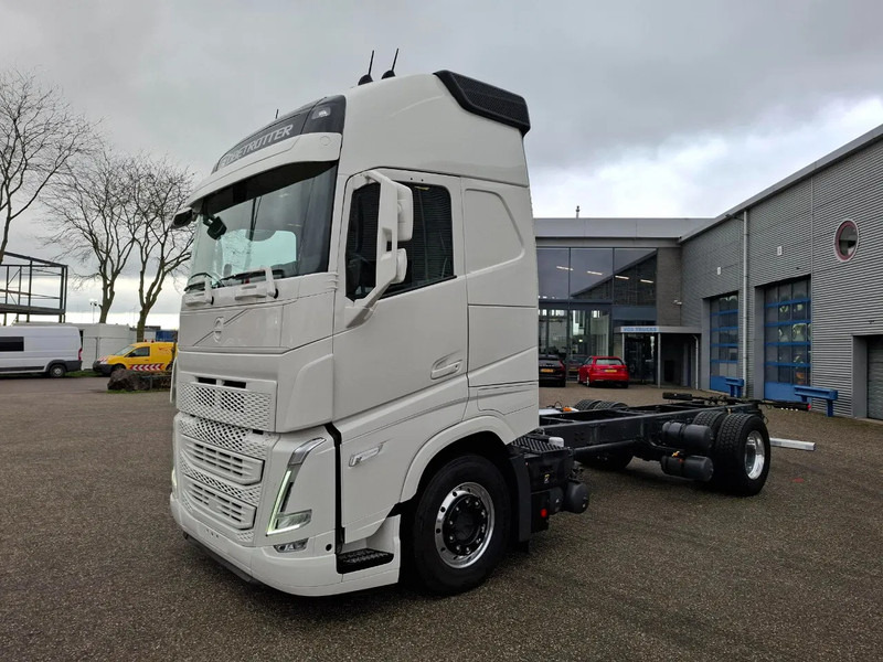 Volvo FH5-500 / XL / VEB+ / I-SAVE / I-PARKCOOL / ONLY:175784 KM / GERMAN TRUCK / FULL-AIR / WB:490 / ALCOA / LEATHER / 2023 - משאית עם שלדת תא: תמונה 1 Volvo FH5-500 / XL / VEB+ / I-SAVE / I-PARKCOOL / ONLY:175784 KM / GERMAN TRUCK / FULL-AIR / WB:490 / ALCOA / LEATHER / 2023 - משאית עם שלדת תא: תמונה 1