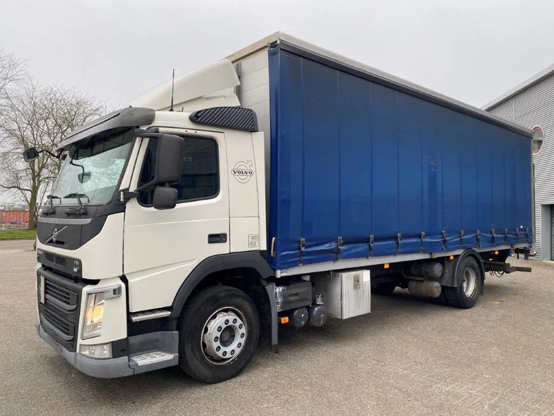 Volvo FM11-330 / LOW KM'S:472120 KM / LWDS / FULL-AIR / NAVI / CURTAIN SAILS / PLATFORM 2500KG / AUTOMATIC / EURO-6 / 2016 - משאית וילונות צד: תמונה 1 Volvo FM11-330 / LOW KM'S:472120 KM / LWDS / FULL-AIR / NAVI / CURTAIN SAILS / PLATFORM 2500KG / AUTOMATIC / EURO-6 / 2016 - משאית וילונות צד: תמונה 1