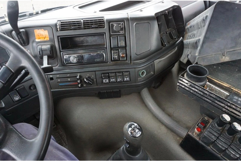 הַחכָּרָה Volvo FM12-420 / ENGINE RUNNING / 4X4 / HYDRAULICS / BIG AXLE / ONLY:510426 KM / FULL STEEL / EURO-3 / 2001 Volvo FM12-420 / ENGINE RUNNING / 4X4 / HYDRAULICS / BIG AXLE / ONLY:510426 KM / FULL STEEL / EURO-3 / 2001: תמונה 19