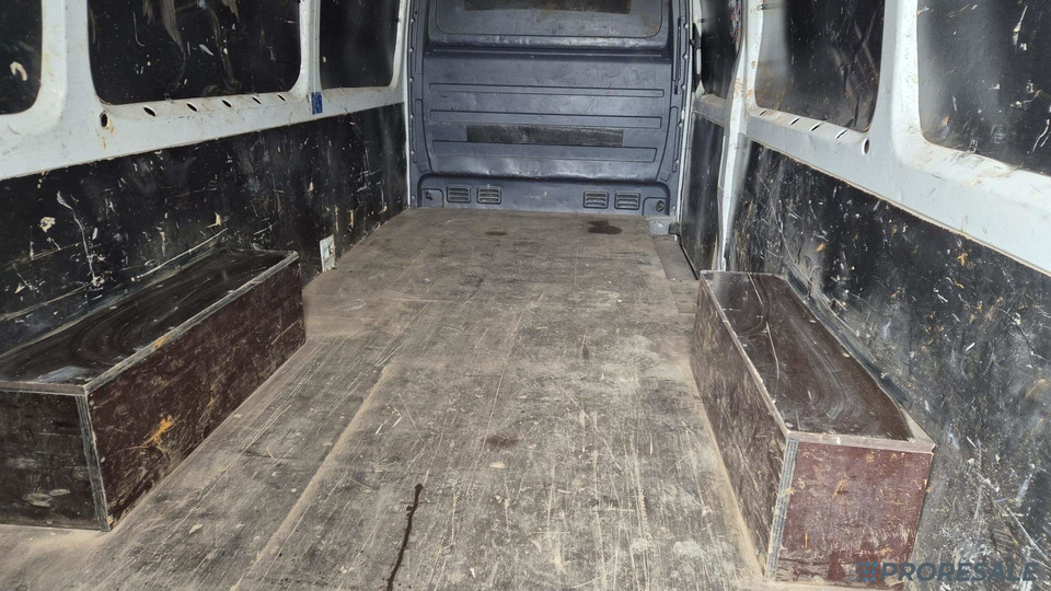 VOLKSWAGEN CRAFTER 2,0 TDi 100 kW skříňový - כלי רכב מסחרי עם תיבה: תמונה 4 VOLKSWAGEN CRAFTER 2,0 TDi 100 kW skříňový - כלי רכב מסחרי עם תיבה: תמונה 4