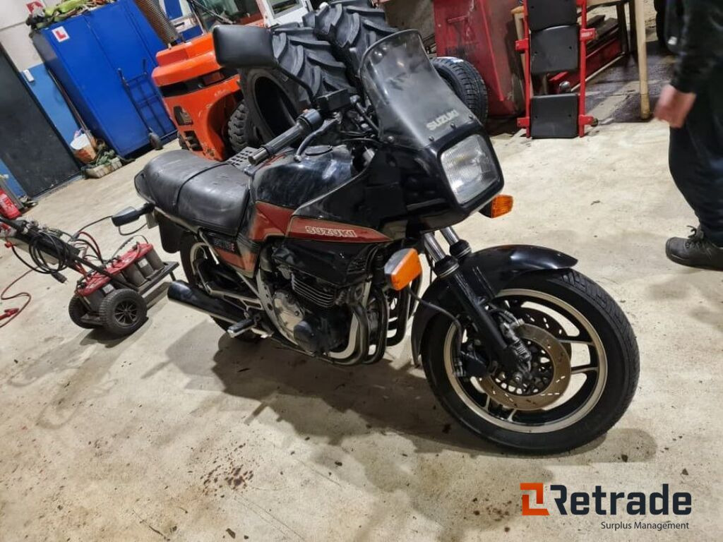 85 SUZUKI GSX 75O ES - אופנוע: תמונה 4 85 SUZUKI GSX 75O ES - אופנוע: תמונה 4