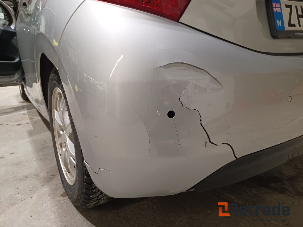 Bil Peugeot 208 Automat - מכונית: תמונה 4 Bil Peugeot 208 Automat - מכונית: תמונה 4