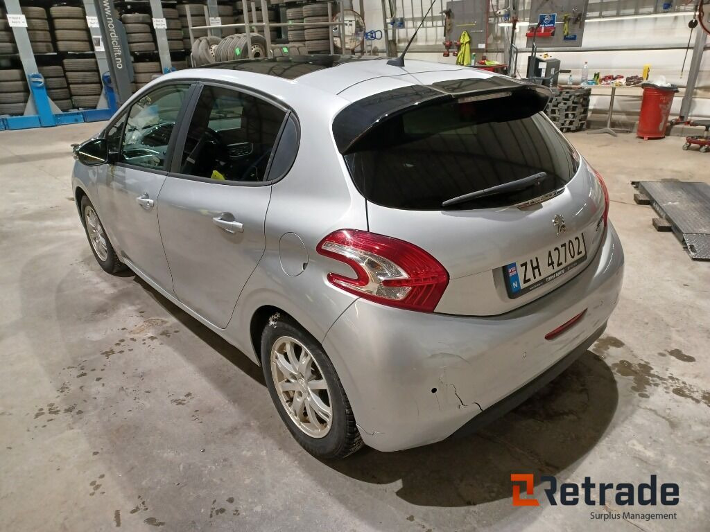 Bil Peugeot 208 Automat - מכונית: תמונה 3 Bil Peugeot 208 Automat - מכונית: תמונה 3
