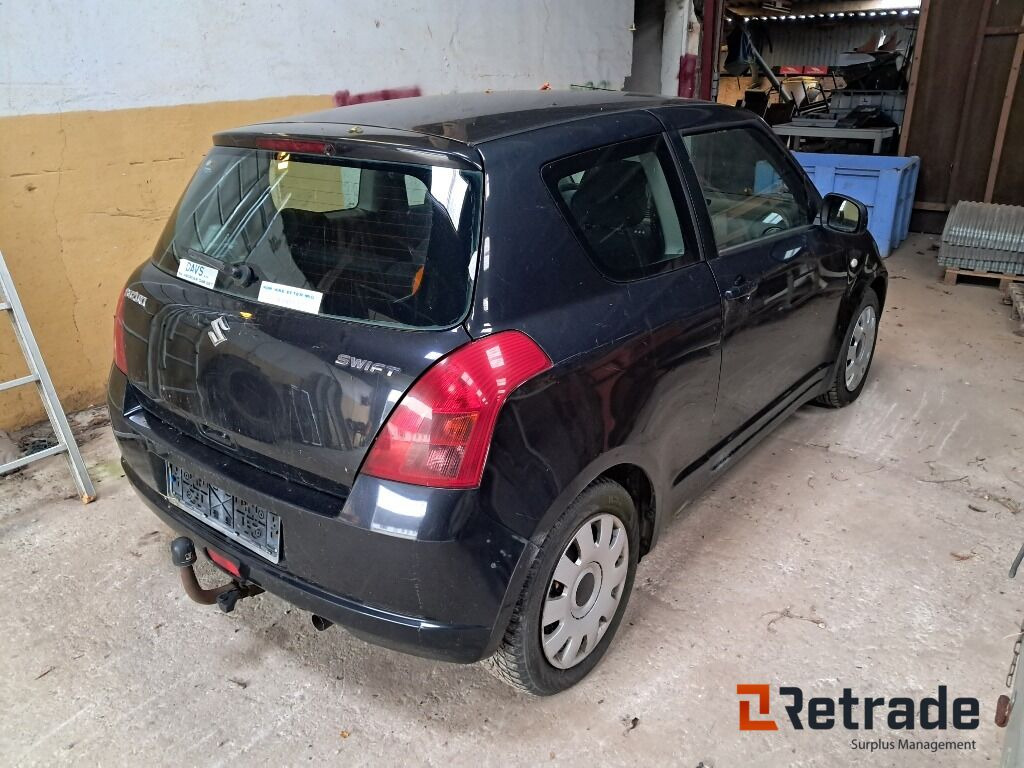 Bil Suzuki Swift 1,3 A/mt - מכונית: תמונה 3 Bil Suzuki Swift 1,3 A/mt - מכונית: תמונה 3
