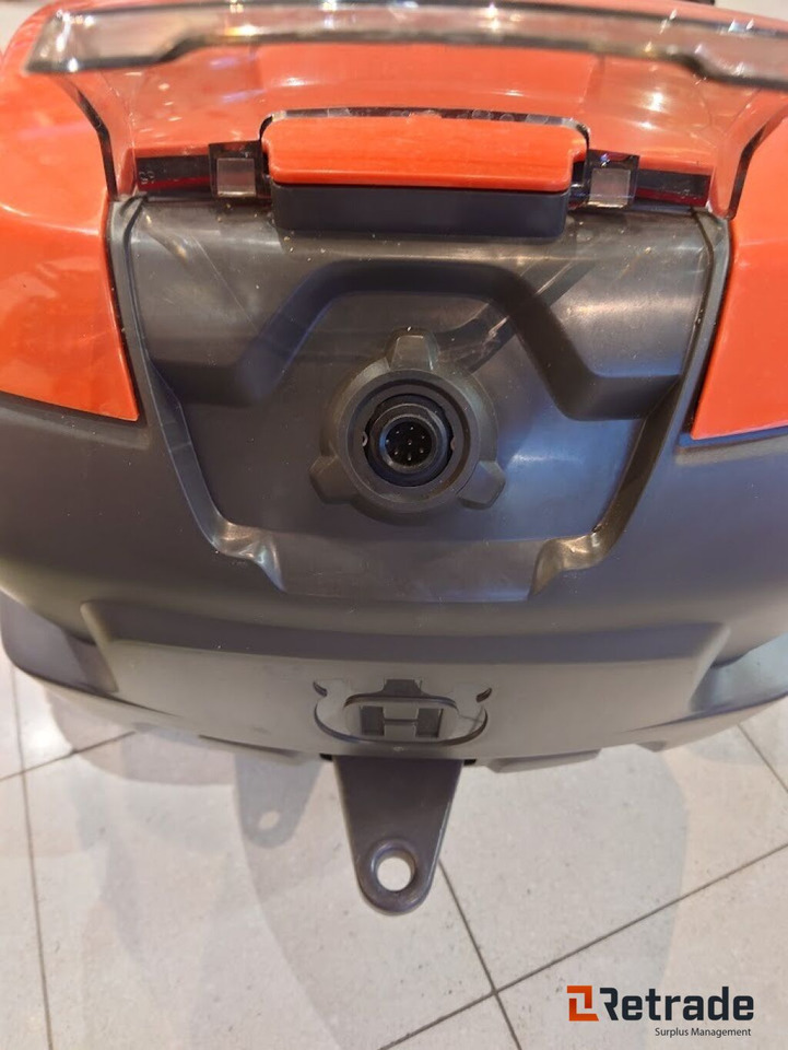 Eldriven gräsklippare Husqvarna R 112 IC RIDER - מכסחת גינה: תמונה 5 Eldriven gräsklippare Husqvarna R 112 IC RIDER - מכסחת גינה: תמונה 5