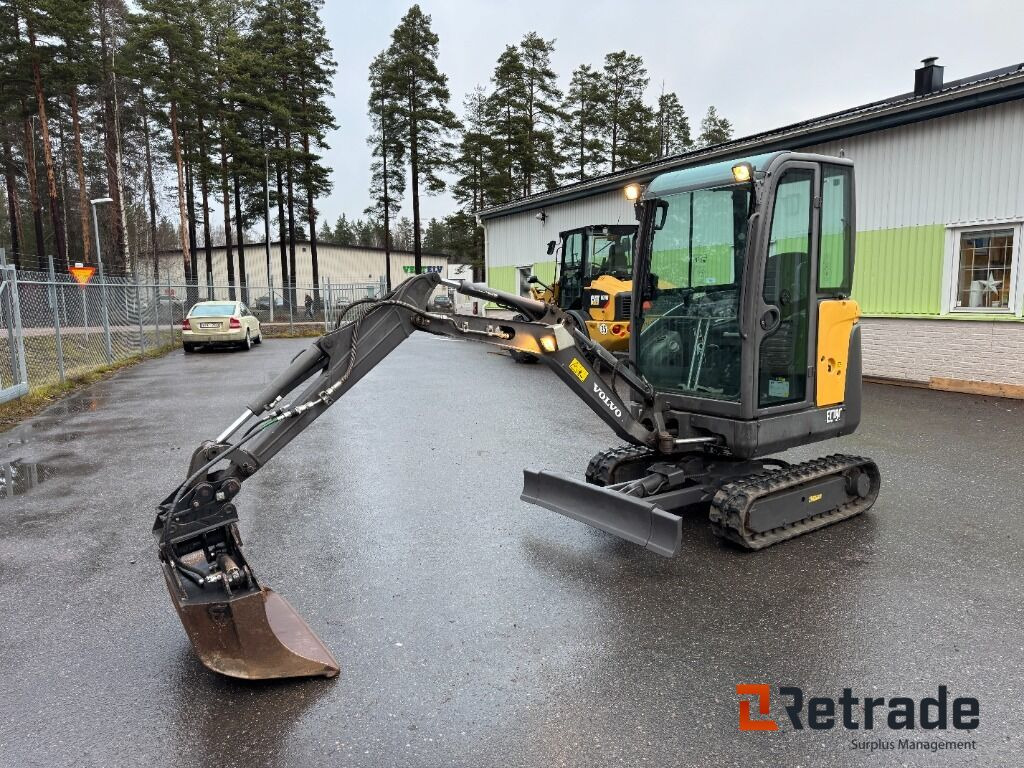 Grävmaskin Volvo EC 18 C med trailer och redskap - מכונת בנייה: תמונה 1 Grävmaskin Volvo EC 18 C med trailer och redskap - מכונת בנייה: תמונה 1
