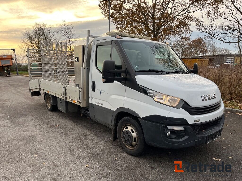 IVECO 35-180 3,0D med Alu-knæklad og læsserampe. - מכונית: תמונה 2 IVECO 35-180 3,0D med Alu-knæklad og læsserampe. - מכונית: תמונה 2