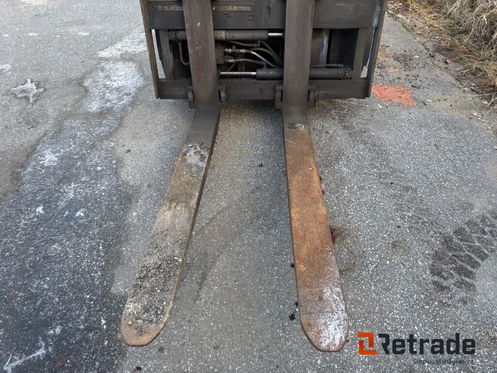 Komatsu FD40t-7 truck - מלגזת סולר: תמונה 4 Komatsu FD40t-7 truck - מלגזת סולר: תמונה 4