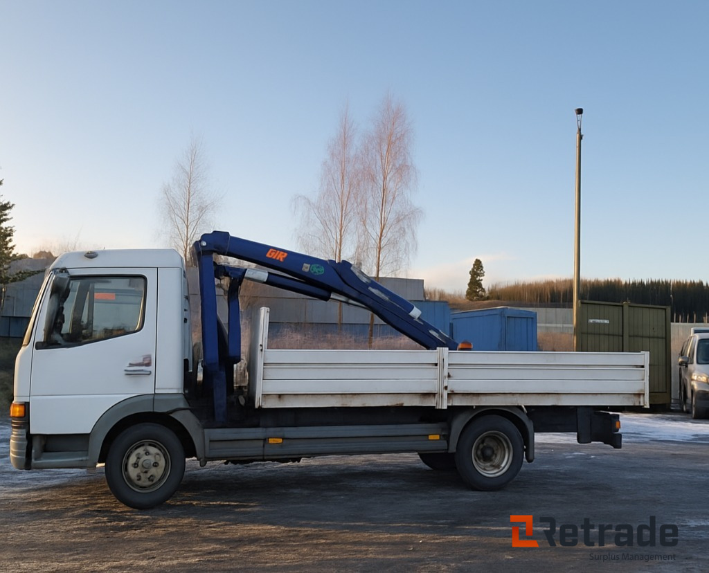 Mercedes-Benz Atego 818L med 6 meter plan og kran - משאית צד נופל/ שטוחה, משאית מנוף: תמונה 2 Mercedes-Benz Atego 818L med 6 meter plan og kran - משאית צד נופל/ שטוחה, משאית מנוף: תמונה 2