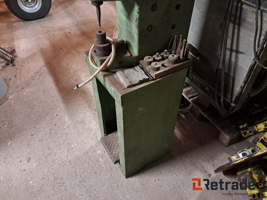 Nittemaskine Pmd Piccinotti Vis 3 M. diverse matricer - ציוד תעשייתי: תמונה 5 Nittemaskine Pmd Piccinotti Vis 3 M. diverse matricer - ציוד תעשייתי: תמונה 5