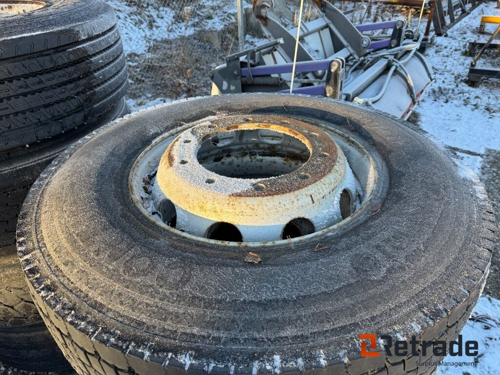 Parti med däck och fälg Volvo lastbil - חבילת גלגלים וצמיגים עבור משאית: תמונה 3 Parti med däck och fälg Volvo lastbil - חבילת גלגלים וצמיגים עבור משאית: תמונה 3