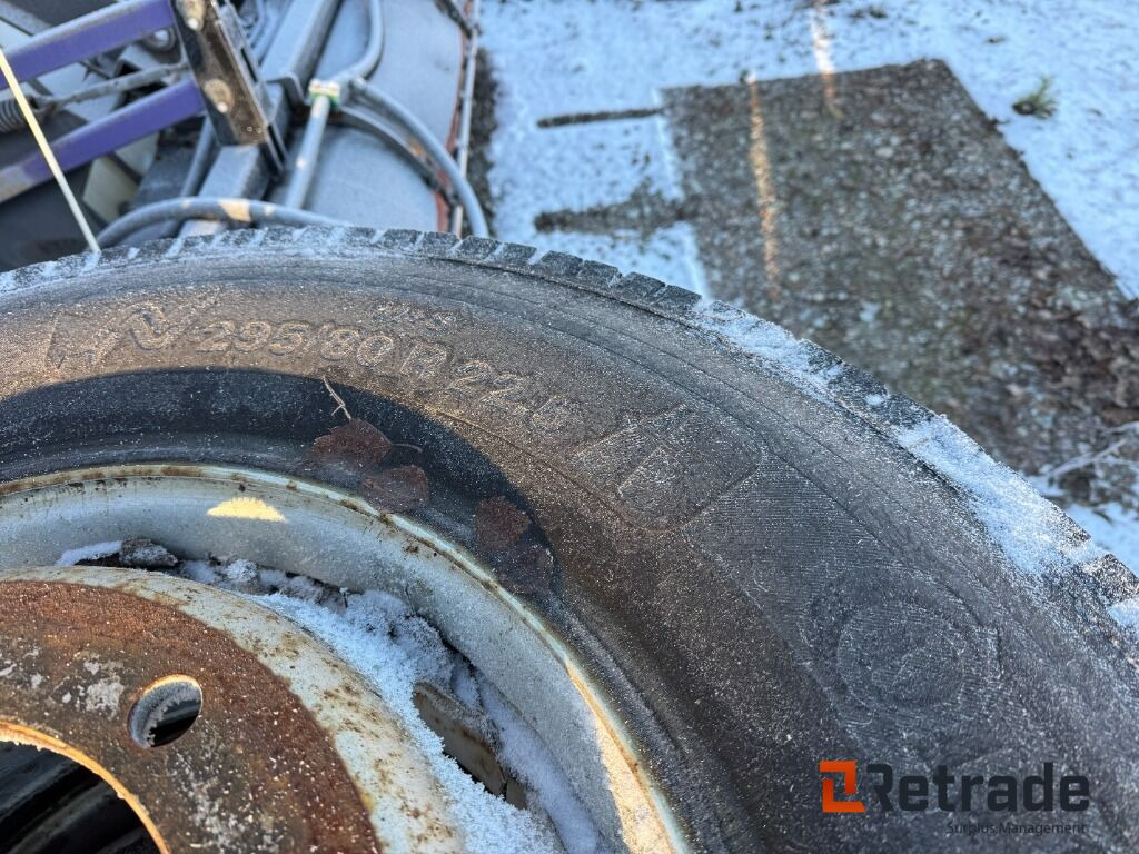 Parti med däck och fälg Volvo lastbil - חבילת גלגלים וצמיגים עבור משאית: תמונה 4 Parti med däck och fälg Volvo lastbil - חבילת גלגלים וצמיגים עבור משאית: תמונה 4