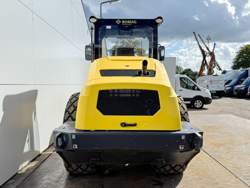 Bomag BW211DH-5 - German Machine / Only 1311 Hours! - רולר: תמונה 4 Bomag BW211DH-5 - German Machine / Only 1311 Hours! - רולר: תמונה 4