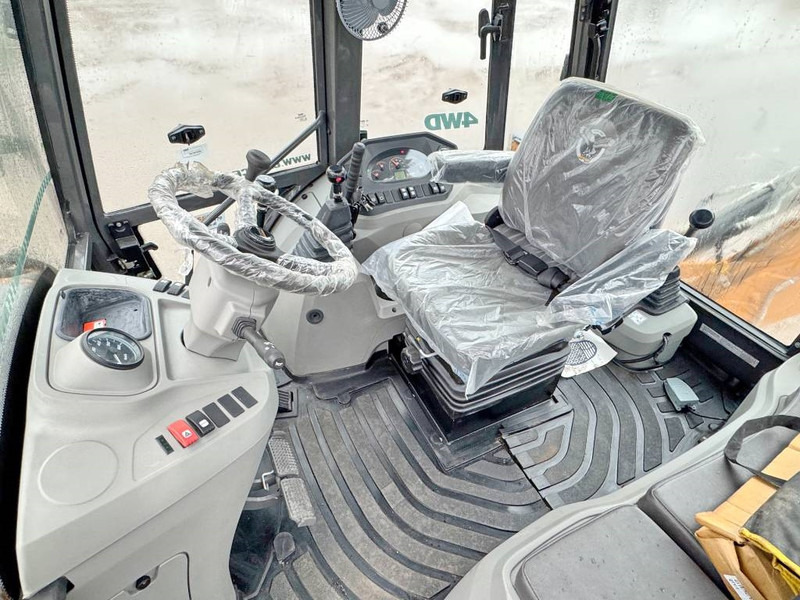 Case 770EX 4WD - New / Unused / Hammer Lines - מחפרון: תמונה 5 Case 770EX 4WD - New / Unused / Hammer Lines - מחפרון: תמונה 5