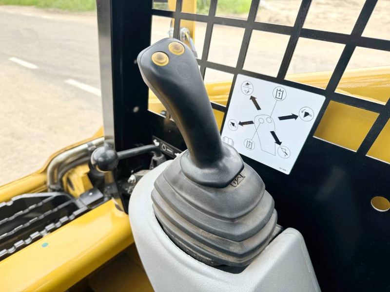 חָדָשׁ מעמיס היגוי החלקה Cat 216B3 - New / Unused / Extra Hydraulic: תמונה 9