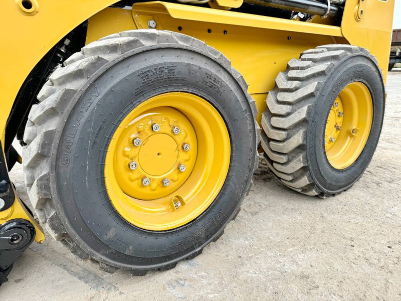 חָדָשׁ מעמיס היגוי החלקה Cat 216B3 - New / Unused / Extra Hydraulic: תמונה 13