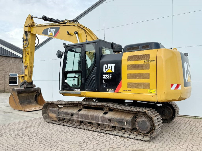 Cat 323FL - German Machine / Rear + Side Camera - מחפר סורק: תמונה 3 Cat 323FL - German Machine / Rear + Side Camera - מחפר סורק: תמונה 3