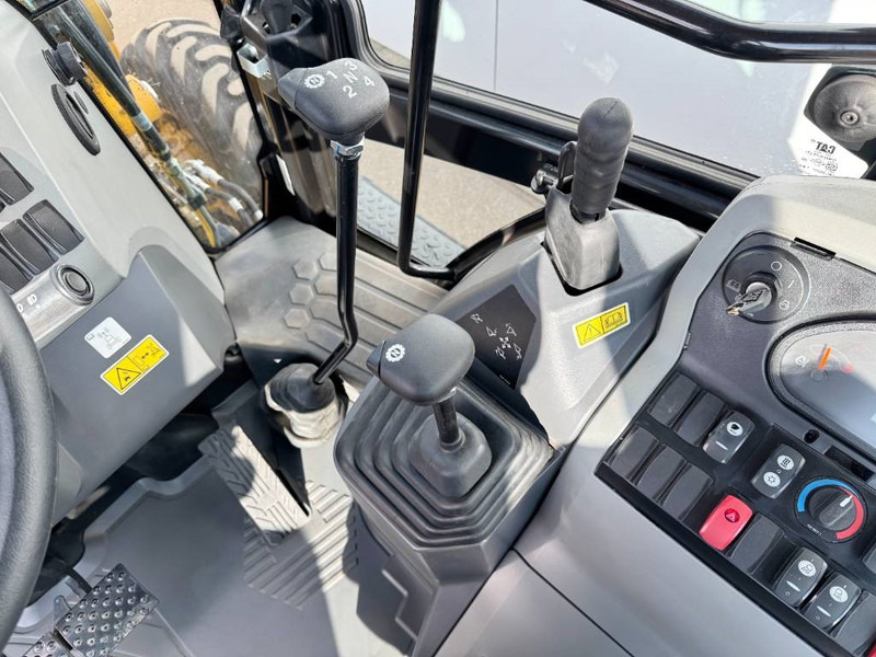 חָדָשׁ מחפרון Cat 424 4WD - Hammer Lines / Airco / Side Shift: תמונה 8