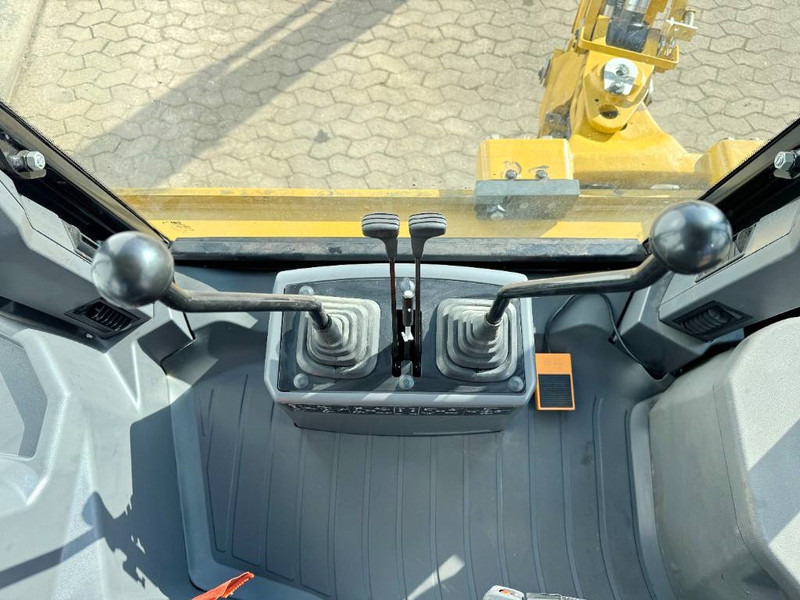 חָדָשׁ מחפרון Cat 424 4WD - Hammer Lines / Airco / Side Shift: תמונה 9