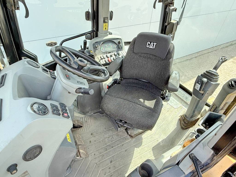 Cat 444F2 - 4x4x4 / Telescopic / Hammer Lines / AC - מחפרון: תמונה 5 Cat 444F2 - 4x4x4 / Telescopic / Hammer Lines / AC - מחפרון: תמונה 5