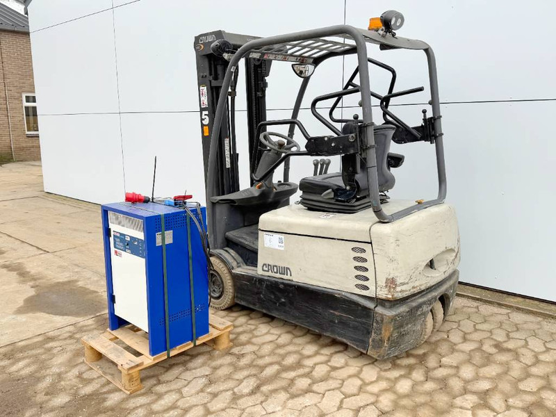 Crown SC4240-1.6 - Duplex / Side Shift / Dutch Machine - מלגזה חשמלית: תמונה 3 Crown SC4240-1.6 - Duplex / Side Shift / Dutch Machine - מלגזה חשמלית: תמונה 3