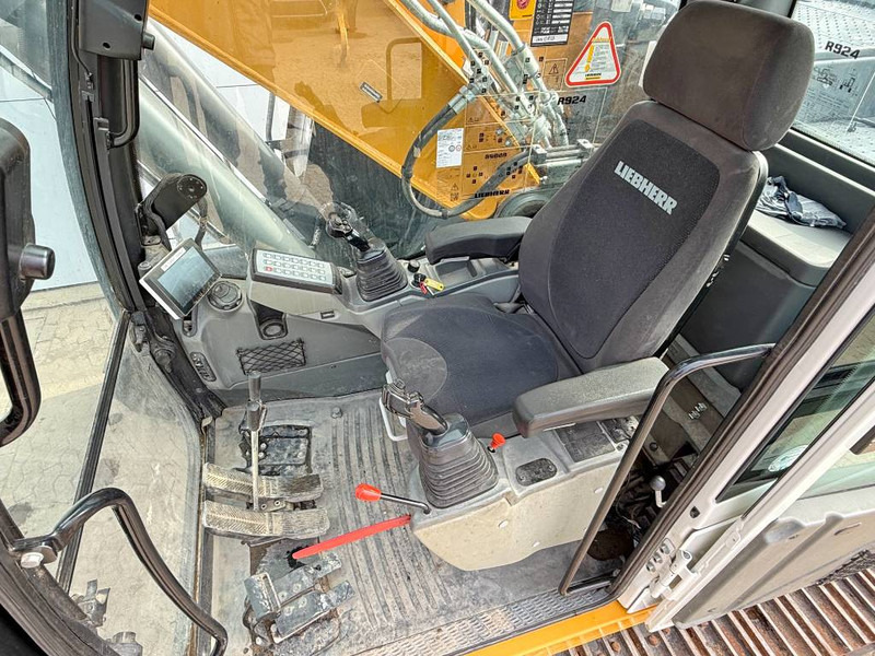 מחפר סורק Liebherr R924LC - Likufix / German Machine / Triple Boom: תמונה 8