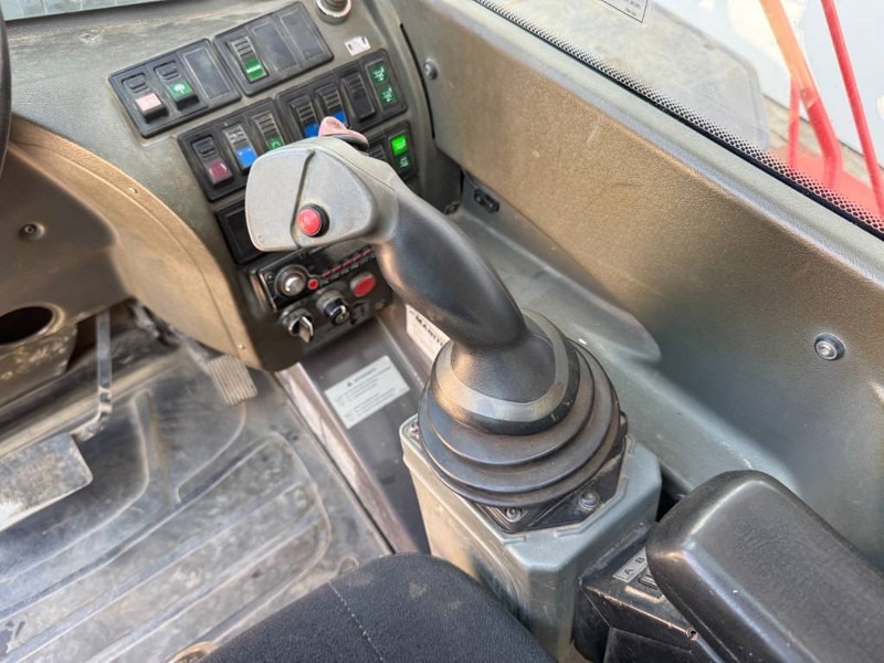 מפעיל טלסקופי Manitou MRT2150+ Privilege - Remote Control / 4x4x4 / AC: תמונה 11