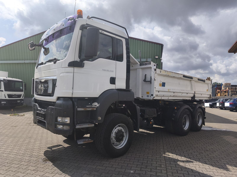 MAN MAN TGS 26.440 Kipper 6x6 Bordmatik Rollplane AHK Euro 5 - מזהיר: תמונה 3 MAN MAN TGS 26.440 Kipper 6x6 Bordmatik Rollplane AHK Euro 5 - מזהיר: תמונה 3