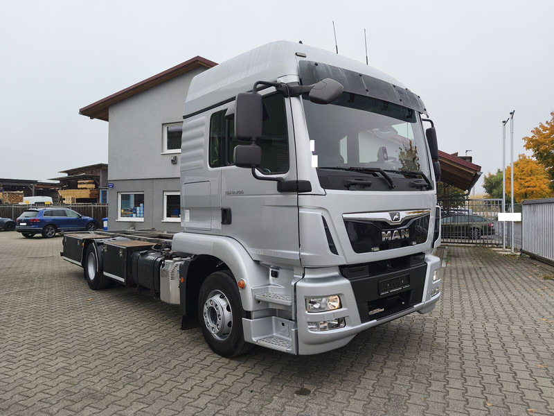 MAN TGM 12.290 BDF Euro 6 4x2 AHK (36) - משאית עם שלדת תא: תמונה 2 MAN TGM 12.290 BDF Euro 6 4x2 AHK (36) - משאית עם שלדת תא: תמונה 2