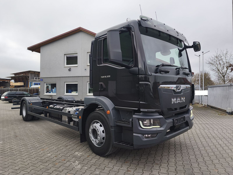 MAN TGM 18.320 4x2BL CH Fahrgestell Euro 6 Rechtslenker - משאית עם שלדת תא: תמונה 2 MAN TGM 18.320 4x2BL CH Fahrgestell Euro 6 Rechtslenker - משאית עם שלדת תא: תמונה 2