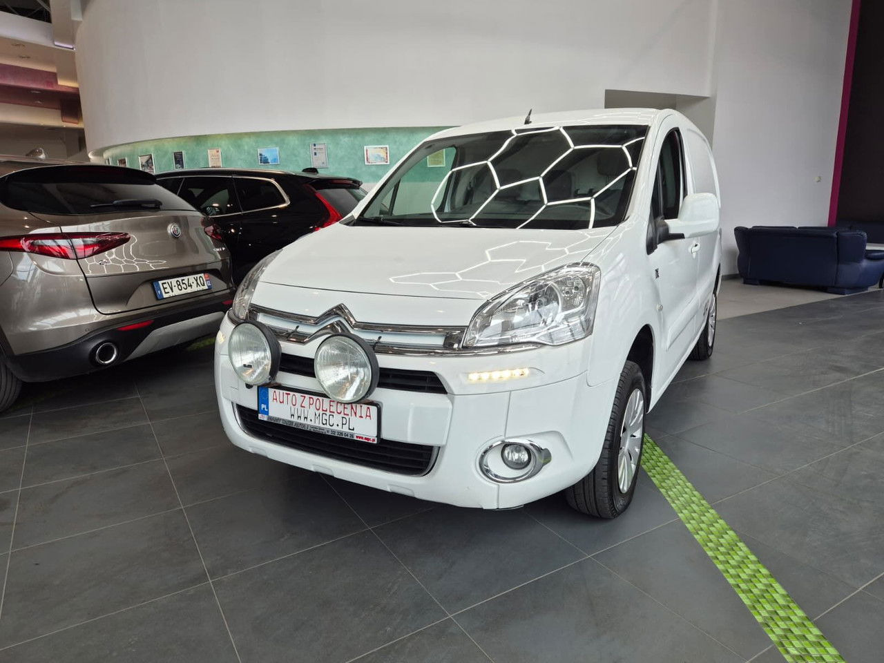 Citroën Berlingo 1.6 HDI 4X4 / Facelift / LOW KM / Serviced - כלי רכב מסחרי קטן: תמונה 2 Citroën Berlingo 1.6 HDI 4X4 / Facelift / LOW KM / Serviced - כלי רכב מסחרי קטן: תמונה 2