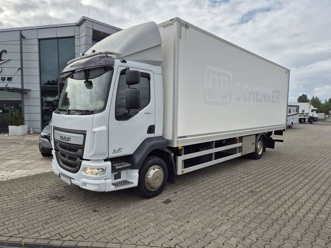DAF LF 250 FA / Euro 6 / 18 EP / 3 Seats / 1 Owner - משאית תיבה: תמונה 1 DAF LF 250 FA / Euro 6 / 18 EP / 3 Seats / 1 Owner - משאית תיבה: תמונה 1
