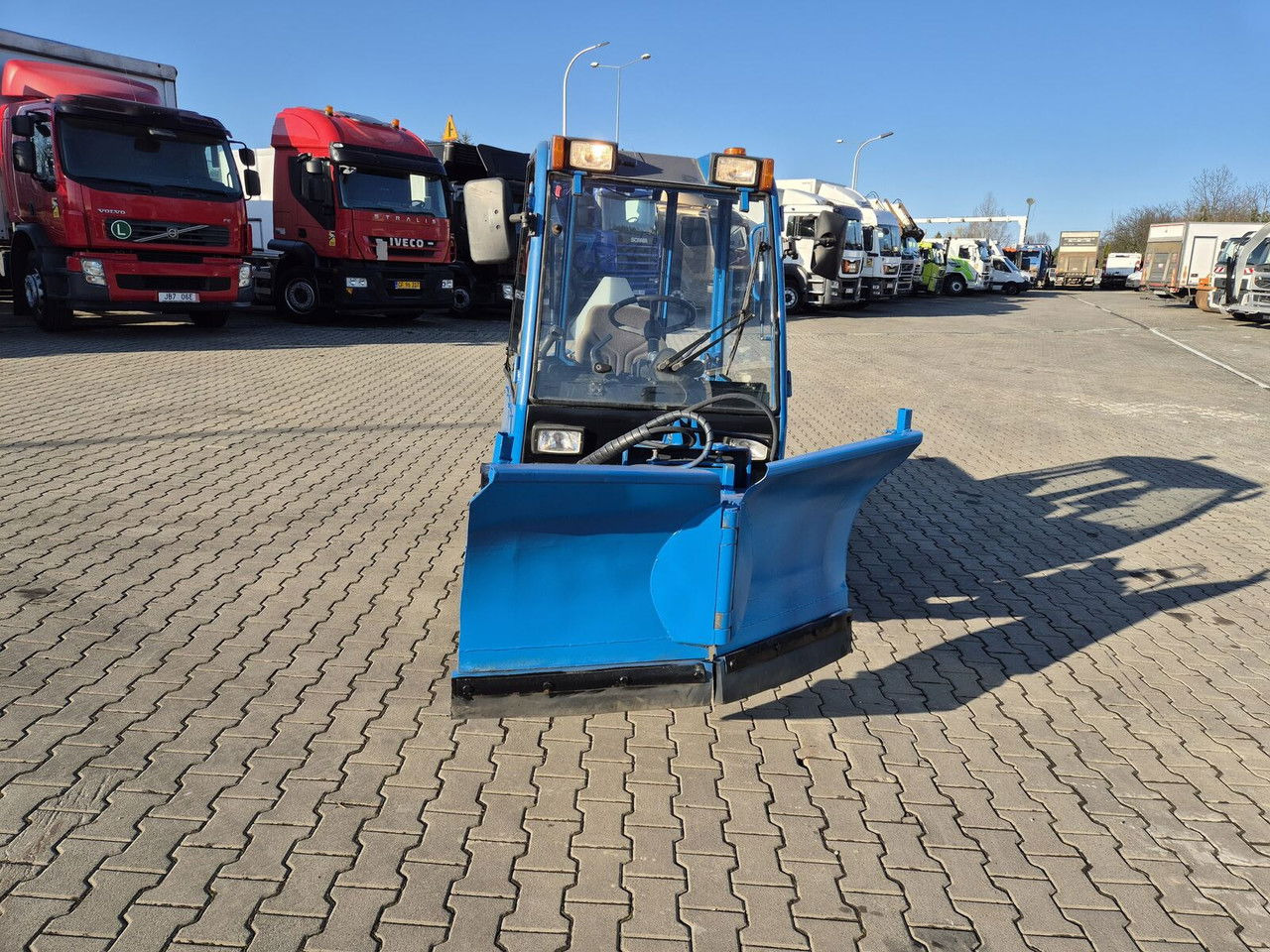 HOLDER C245 4WD / Tool carrier / Snow plow / PTO Front AN D Rear / 4X4 / - טרקטור עירוני: תמונה 4 HOLDER C245 4WD / Tool carrier / Snow plow / PTO Front AN D Rear / 4X4 / - טרקטור עירוני: תמונה 4