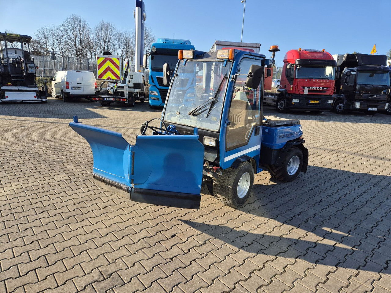 Holder C245 4WD / Tool carrier / Snow plow / PTO Front AN D Rear / 4X4 / - טרקטור עירוני: תמונה 2 Holder C245 4WD / Tool carrier / Snow plow / PTO Front AN D Rear / 4X4 / - טרקטור עירוני: תמונה 2