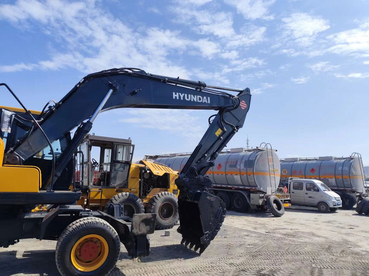 Hyundai R210-7 / Cummins / 1800MTH / Like NEW/20,5Tons/Sp R210-7 / Cummins / 1800MTH / Like NEW/20,5Tons/Special Ofert - מחפר גלגלים: תמונה 2 Hyundai R210-7 / Cummins / 1800MTH / Like NEW/20,5Tons/Sp R210-7 / Cummins / 1800MTH / Like NEW/20,5Tons/Special Ofert - מחפר גלגלים: תמונה 2