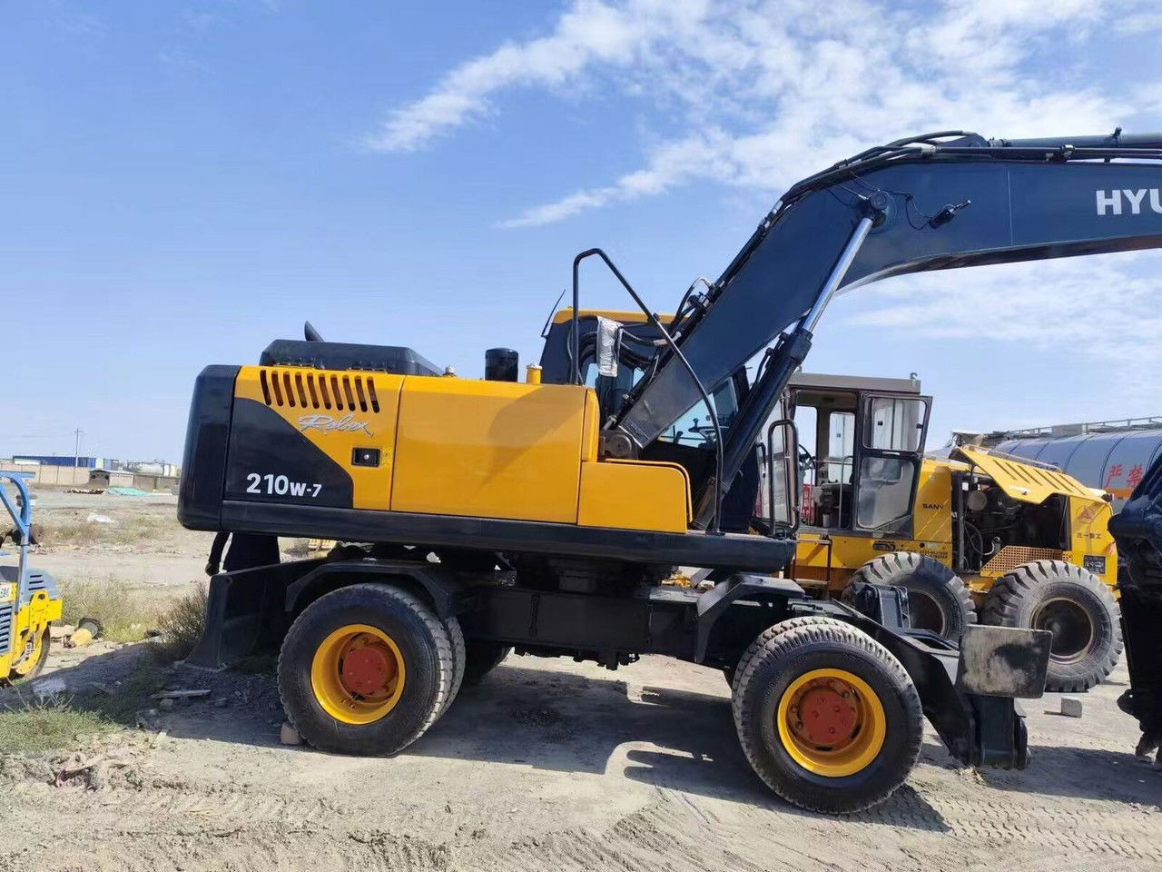 Hyundai R210-7 / Cummins / 1800MTH / Works Great Like NEW - מחפר גלגלים: תמונה 1 Hyundai R210-7 / Cummins / 1800MTH / Works Great Like NEW - מחפר גלגלים: תמונה 1