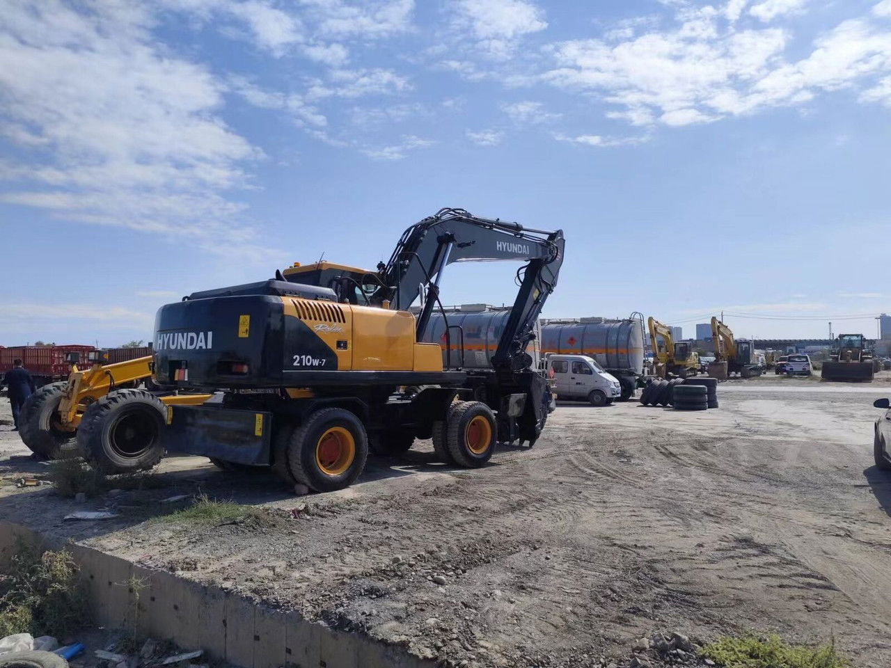 Hyundai R210-7 - מחפר גלגלים: תמונה 4 Hyundai R210-7 - מחפר גלגלים: תמונה 4