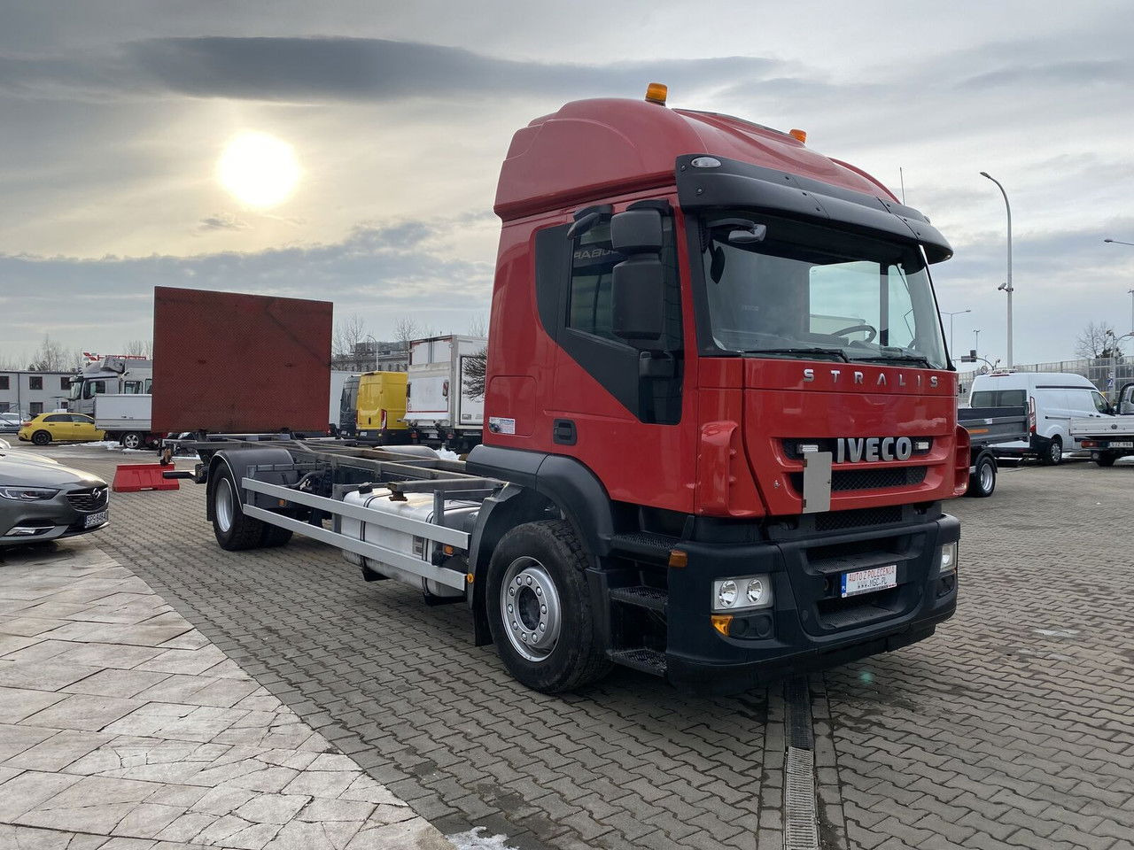 Iveco Stralis 360 AT 190 / Euro 5 / NEW Service / Long Frame - משאית עם שלדת תא: תמונה 1 Iveco Stralis 360 AT 190 / Euro 5 / NEW Service / Long Frame - משאית עם שלדת תא: תמונה 1