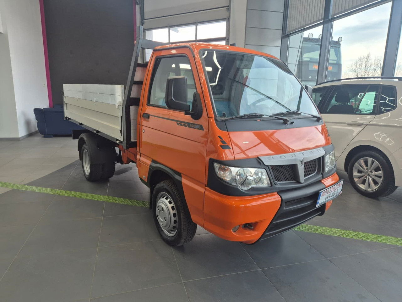 PIAGGIO Porter Maxxi eXtra / Kipper / 1 Owner / LOW KM - כלי רכב מסחרי מזהיר: תמונה 4 PIAGGIO Porter Maxxi eXtra / Kipper / 1 Owner / LOW KM - כלי רכב מסחרי מזהיר: תמונה 4