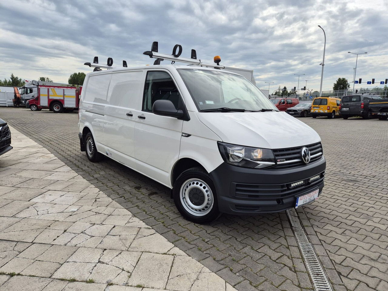 Volkswagen Transporter T6 4Motion / 1 Owner / Webasto / 4X4 / Works Great - כלי רכב מסחרי קטן: תמונה 5 Volkswagen Transporter T6 4Motion / 1 Owner / Webasto / 4X4 / Works Great - כלי רכב מסחרי קטן: תמונה 5
