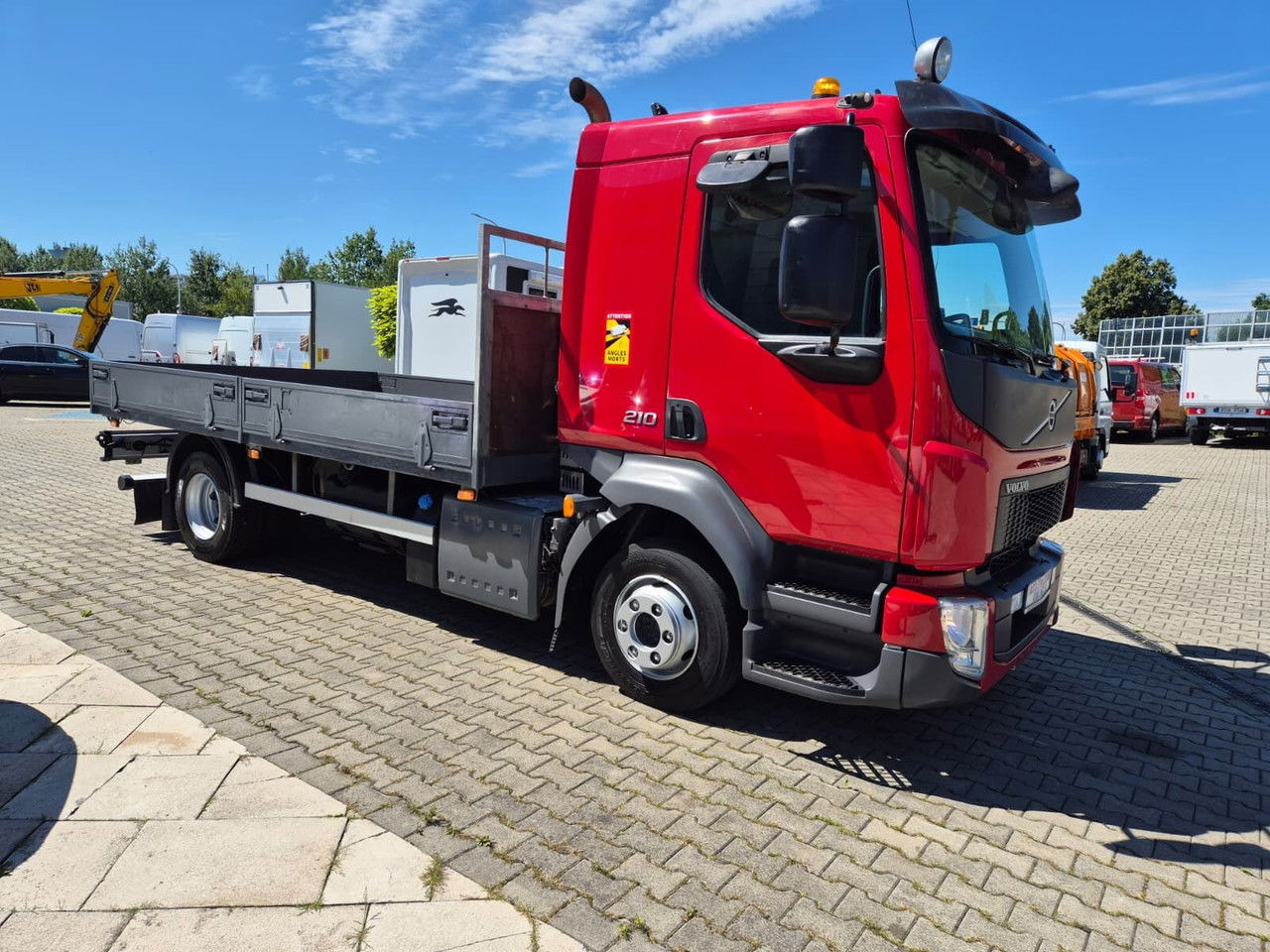 Volvo FL 210 1 Owner / LOW KM / Fassi - משאית צד נופל/ שטוחה, משאית מנוף: תמונה 5 Volvo FL 210 1 Owner / LOW KM / Fassi - משאית צד נופל/ שטוחה, משאית מנוף: תמונה 5