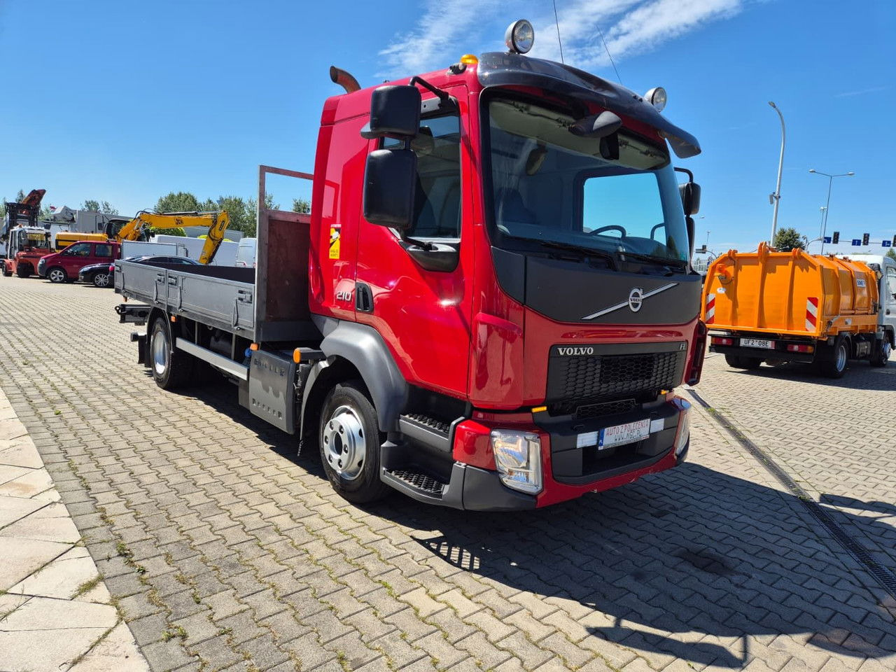 Volvo FL 210 1 Owner / LOW KM / Fassi - משאית צד נופל/ שטוחה, משאית מנוף: תמונה 4 Volvo FL 210 1 Owner / LOW KM / Fassi - משאית צד נופל/ שטוחה, משאית מנוף: תמונה 4