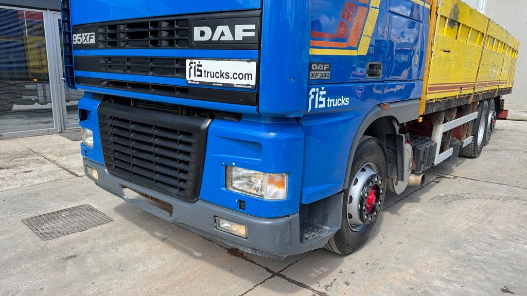 DAF XF 95.380 6X2 stake body - air condition - משאית צד נופל/ שטוחה: תמונה 2 DAF XF 95.380 6X2 stake body - air condition - משאית צד נופל/ שטוחה: תמונה 2