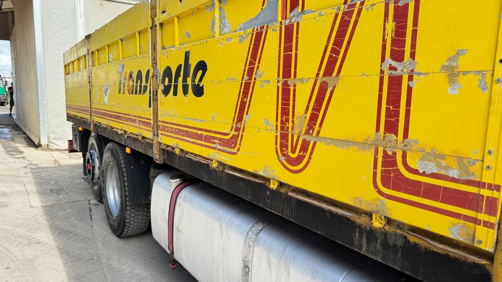 DAF XF 95.380 6X2 stake body - air condition - משאית צד נופל/ שטוחה: תמונה 4 DAF XF 95.380 6X2 stake body - air condition - משאית צד נופל/ שטוחה: תמונה 4
