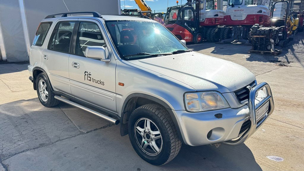 Honda CRV 2.0 - Petrol - AIR Condition - 5 Doors - SUV: תמונה 3 Honda CRV 2.0 - Petrol - AIR Condition - 5 Doors - SUV: תמונה 3